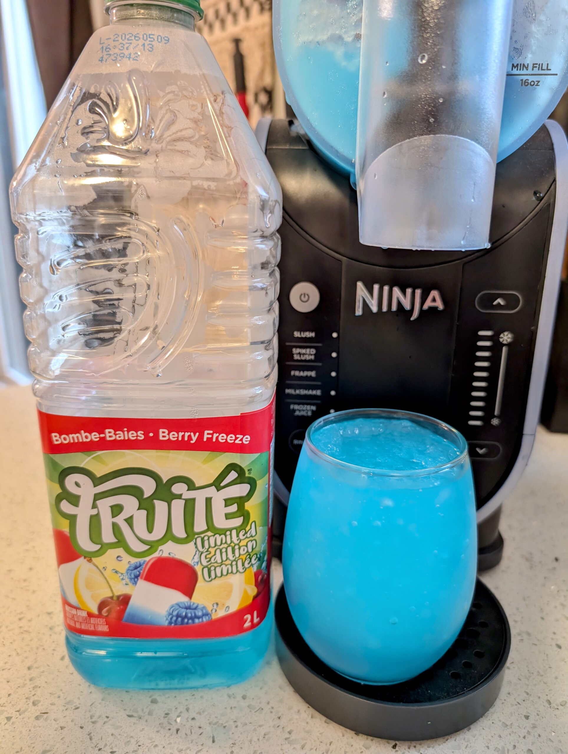 Slush framboise bleue avec la Ninja slushie : recette facile